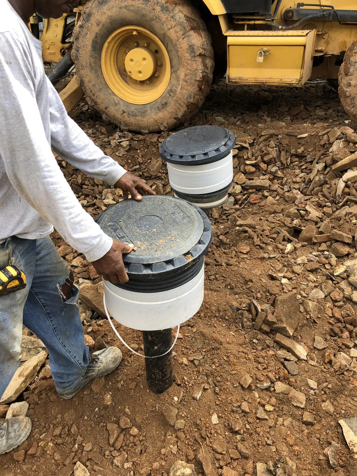 Contenedor de derrames (spill bucket) antes de su instalación