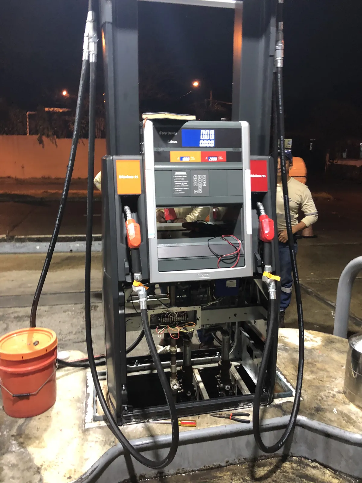 Dispensador nuevo abierto durante la puesta en marcha