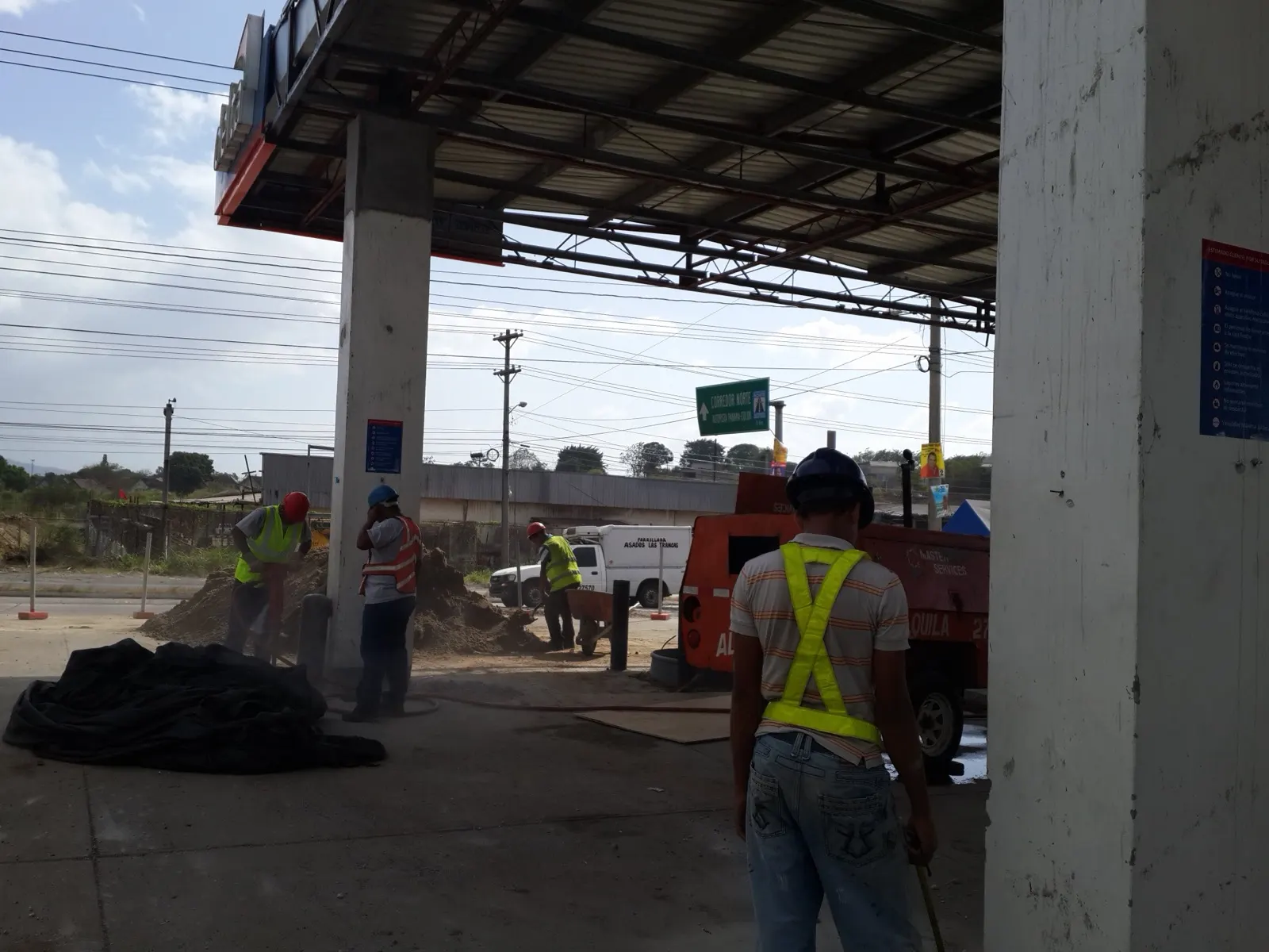Obra de Master Services en una estación de combustible — Panamá