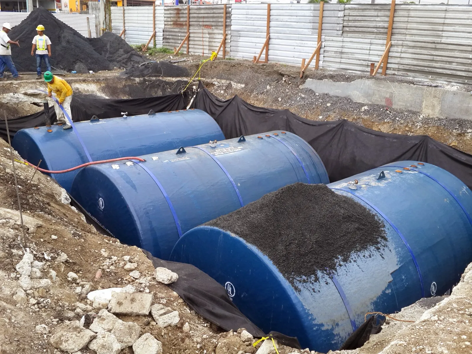 Obra de Master Services en una estación de combustible — Panamá
