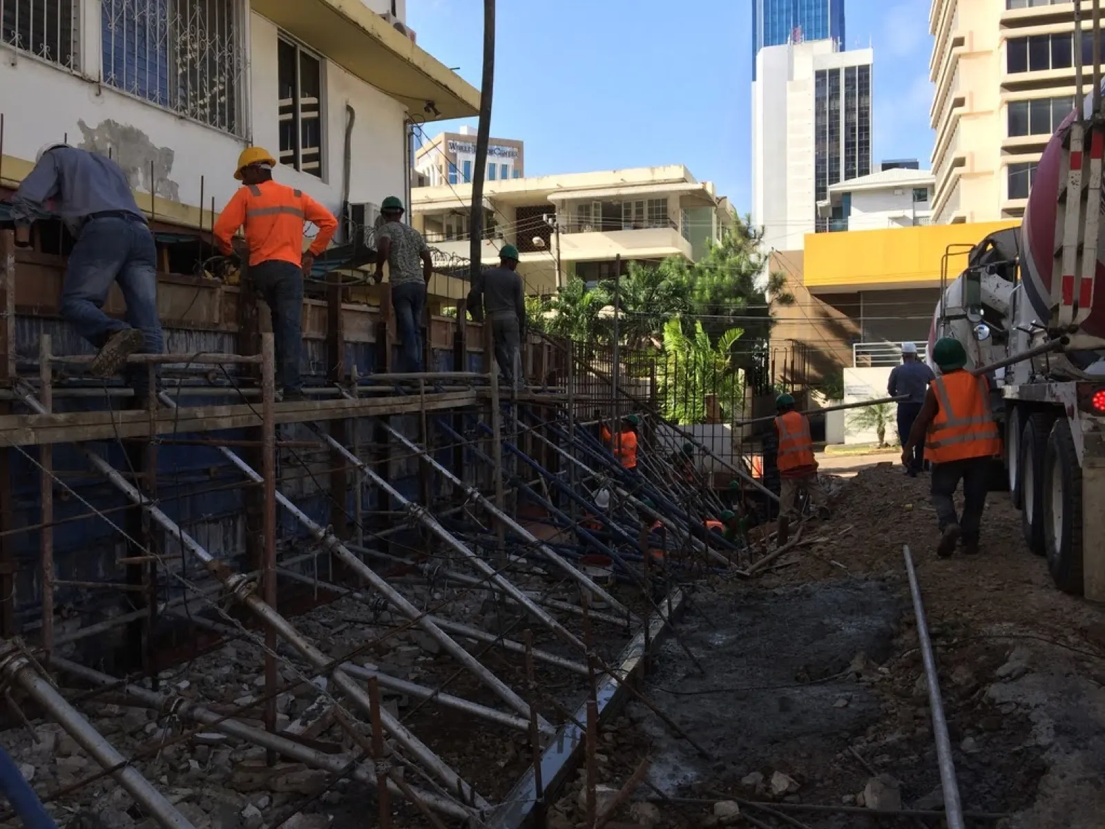 Obra de Master Services en una estación de combustible — Panamá