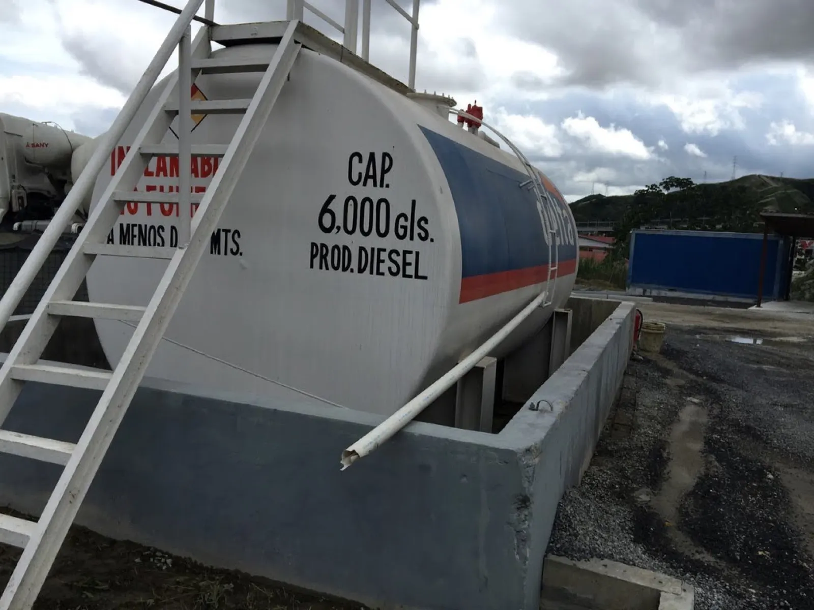 Obra de Master Services en una estación de combustible — Panamá
