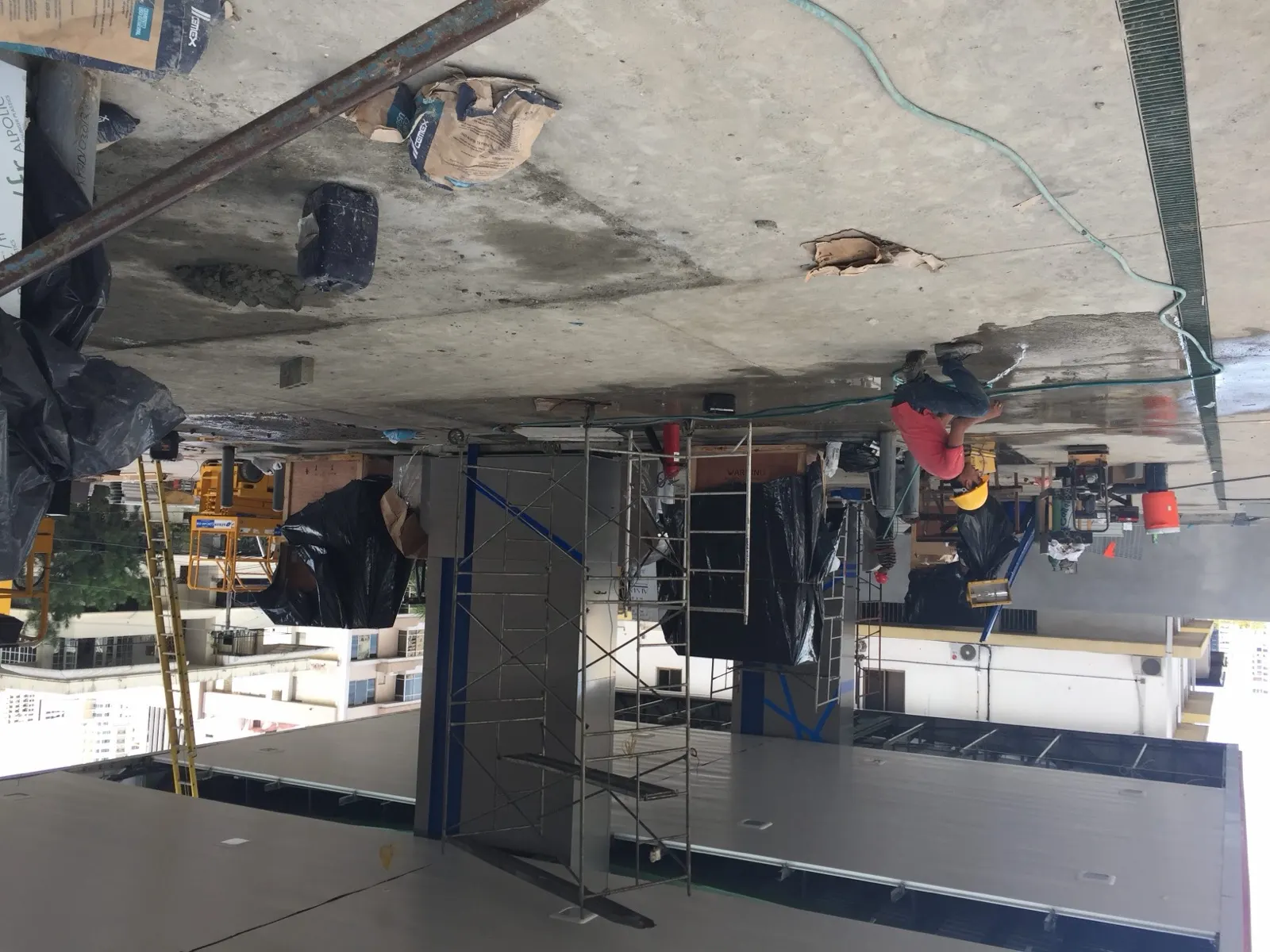 Obra de Master Services en una estación de combustible — Panamá