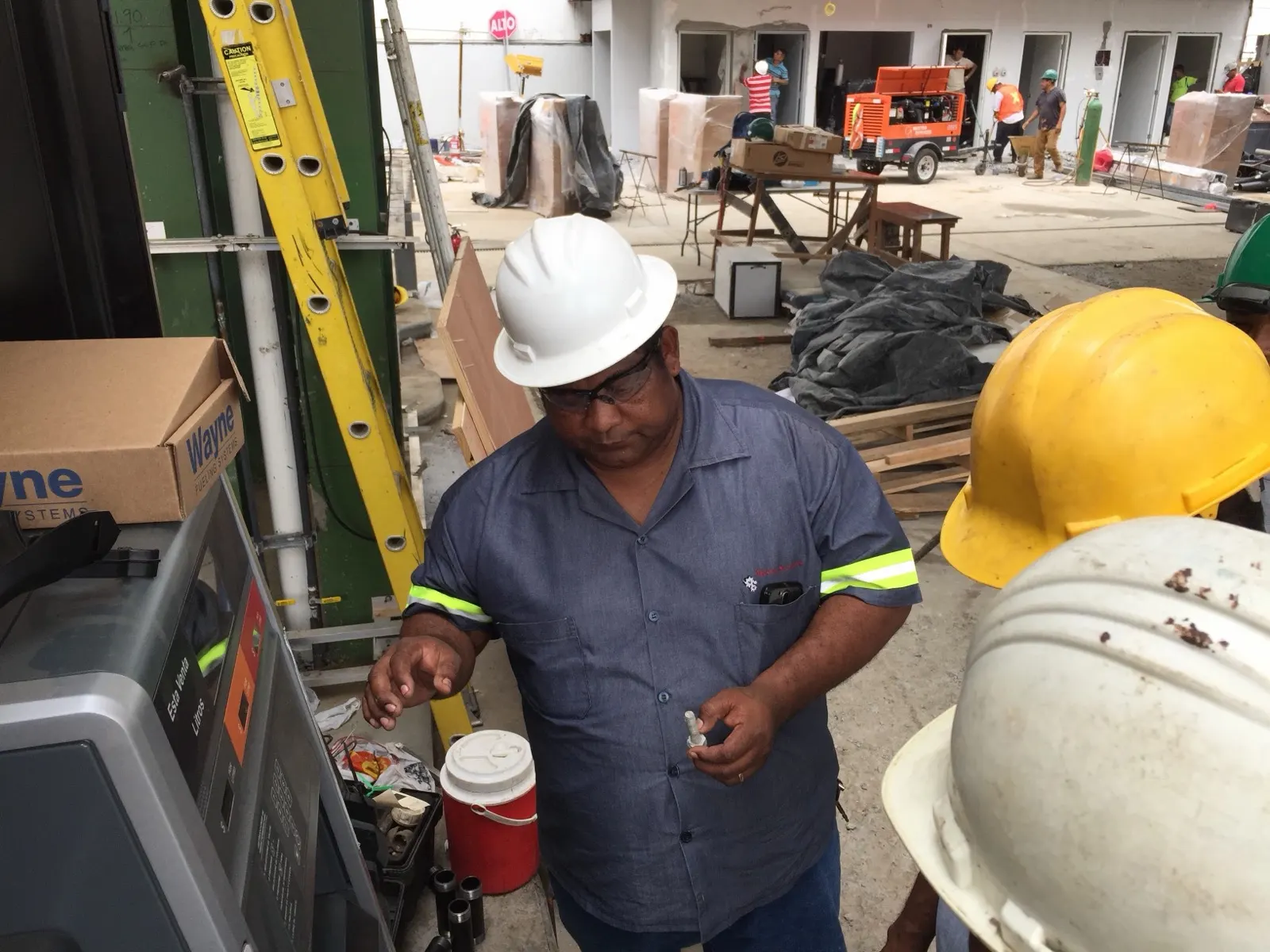 Obra de Master Services en una estación de combustible — Panamá