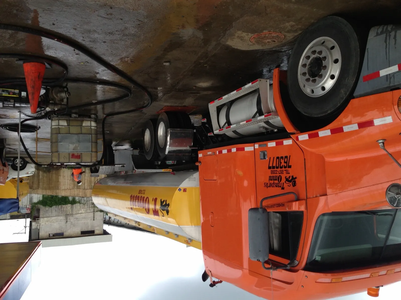 Obra de Master Services en una estación de combustible — Panamá