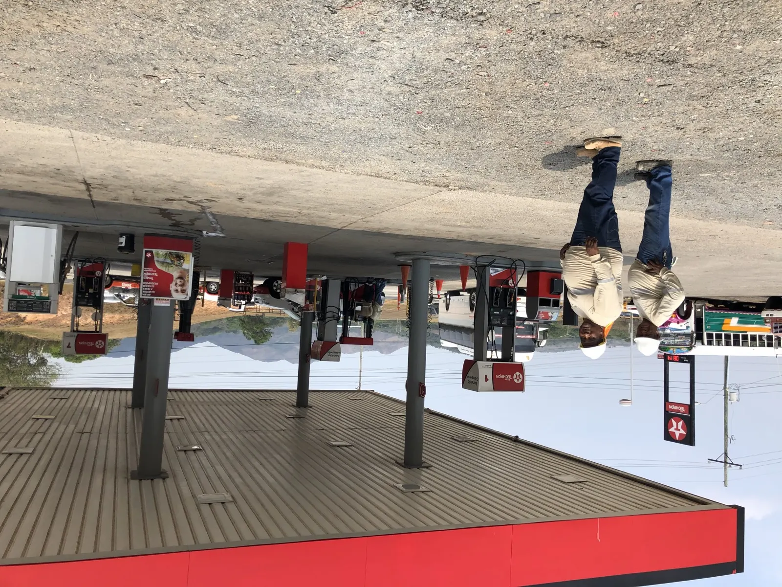 Obra de Master Services en una estación de combustible — Panamá